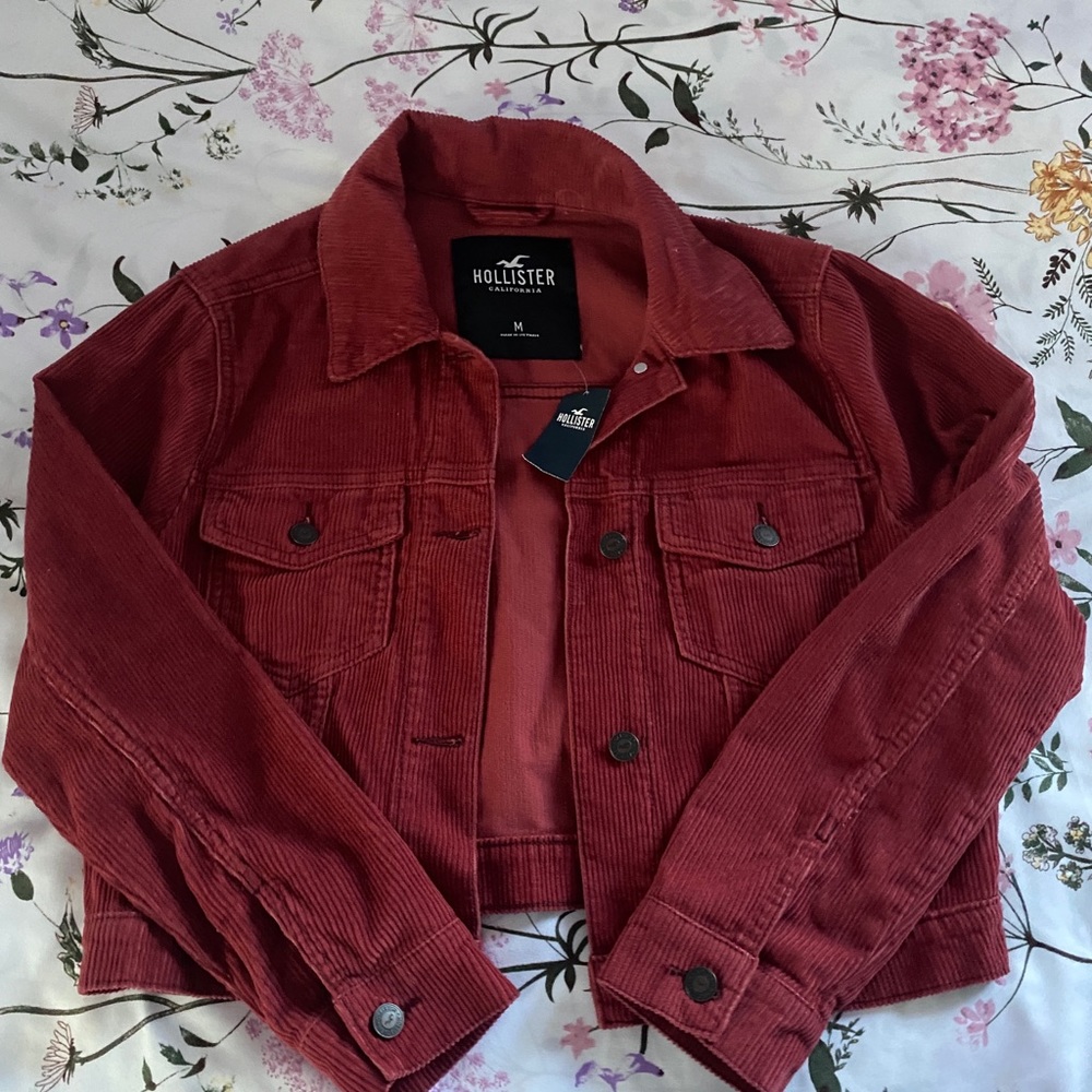 Brand NEW red crop corduroy Hollister jacket!!🔥